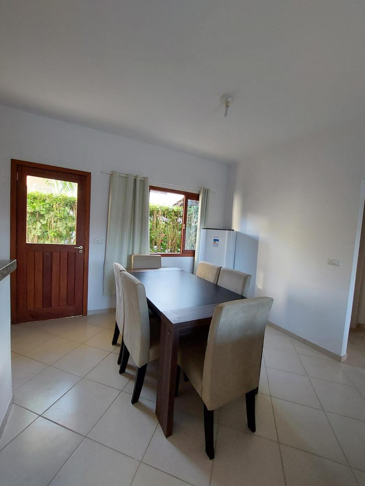 Em Com Piscina Apartment