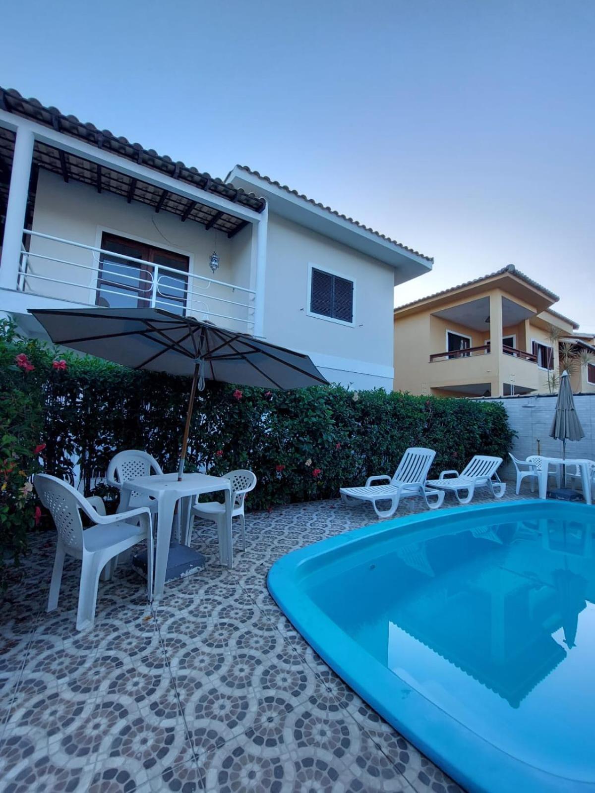 Em Com Piscina