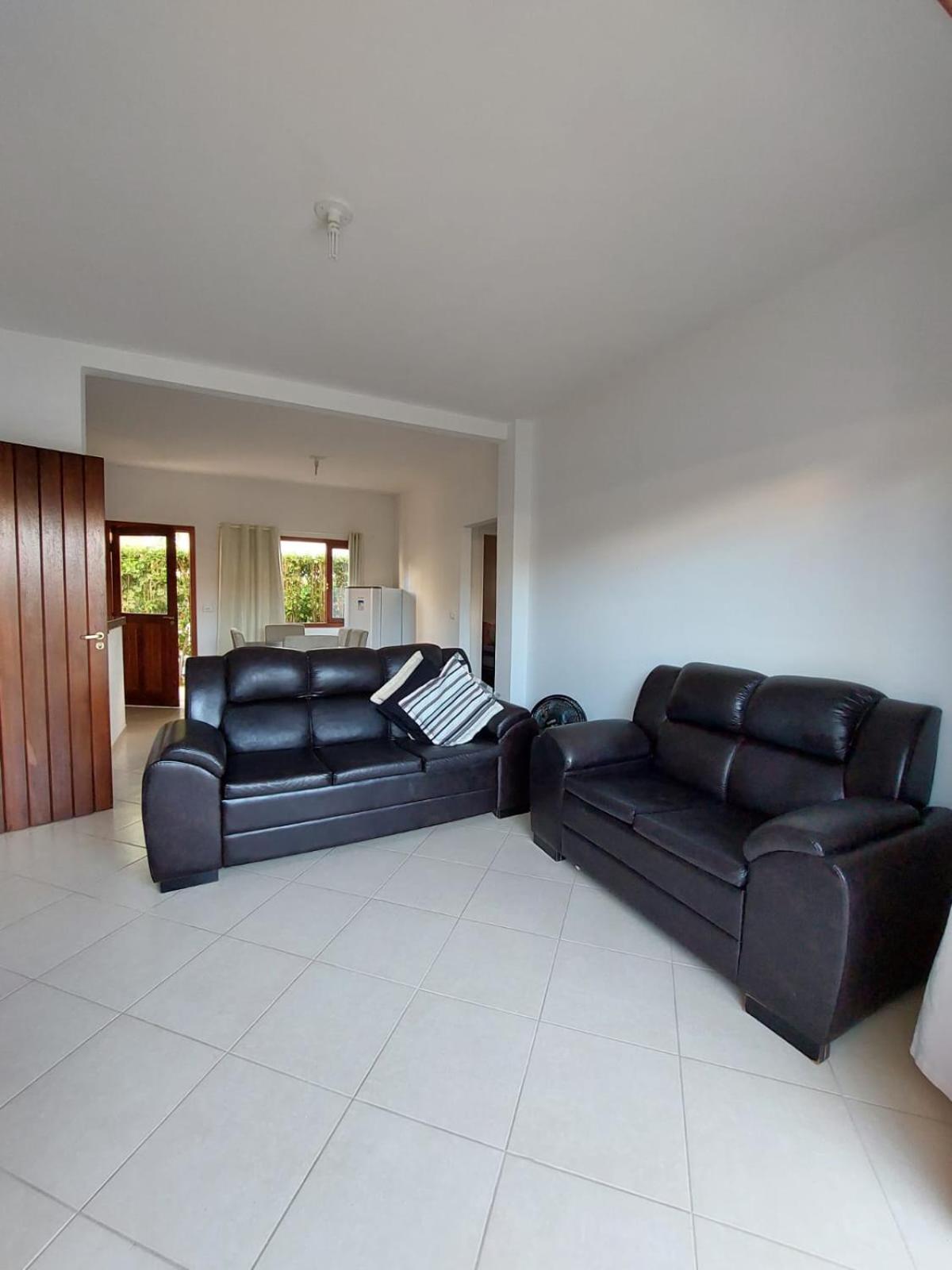 Apartment Em Com Piscina