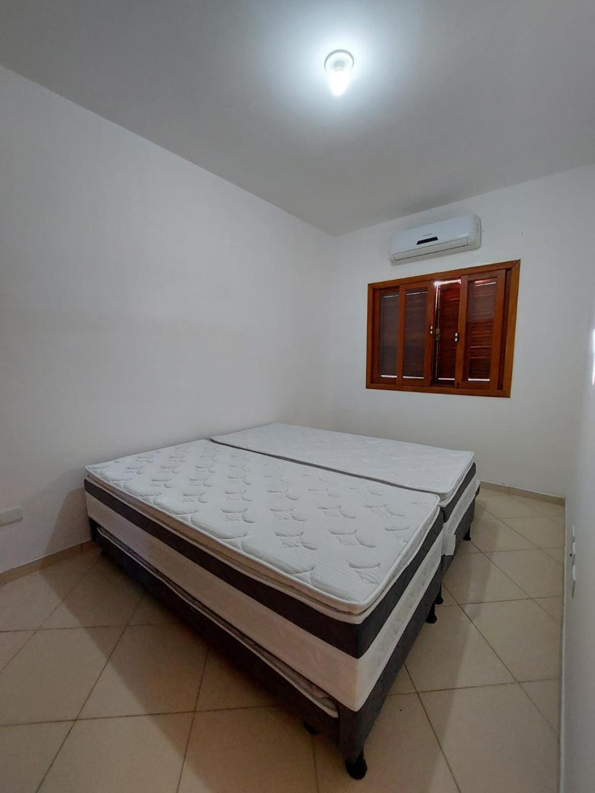 Em Com Piscina Apartment